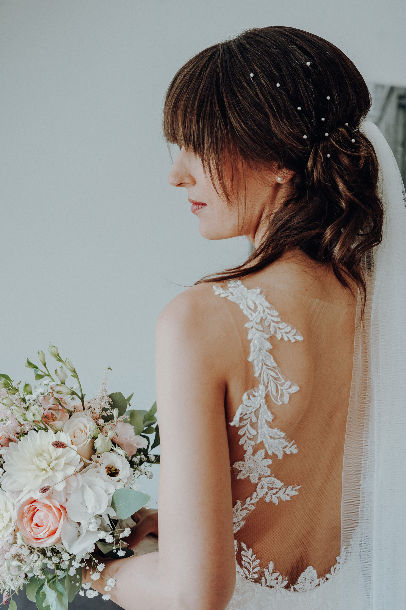 Braut mit Brautstauß - Hochzeitsfotografie